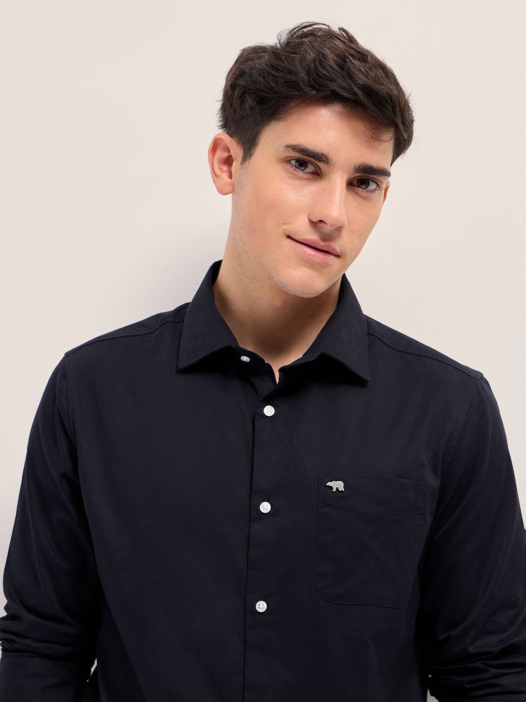 THE BEAR HOUSE Men Spread Collar Solid Cotton Tailored Fit Casual Shirt