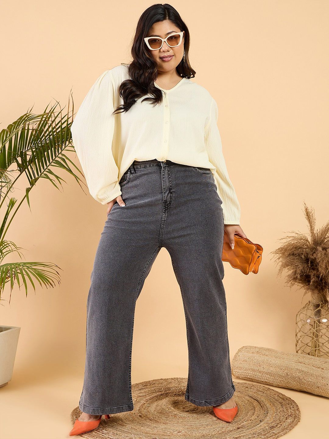 CURVY STREET Plus Size V-Neck Puff Sleeve Top