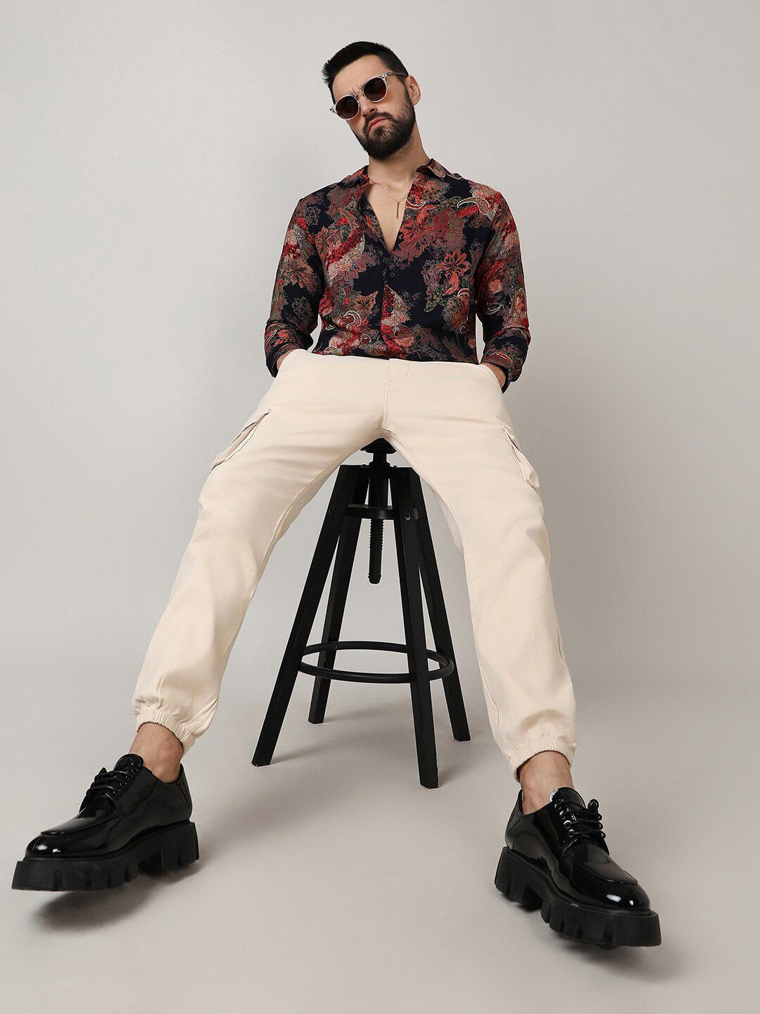 Campus Sutra Black Classic Floral Printed Spread Collar Casual Shirt