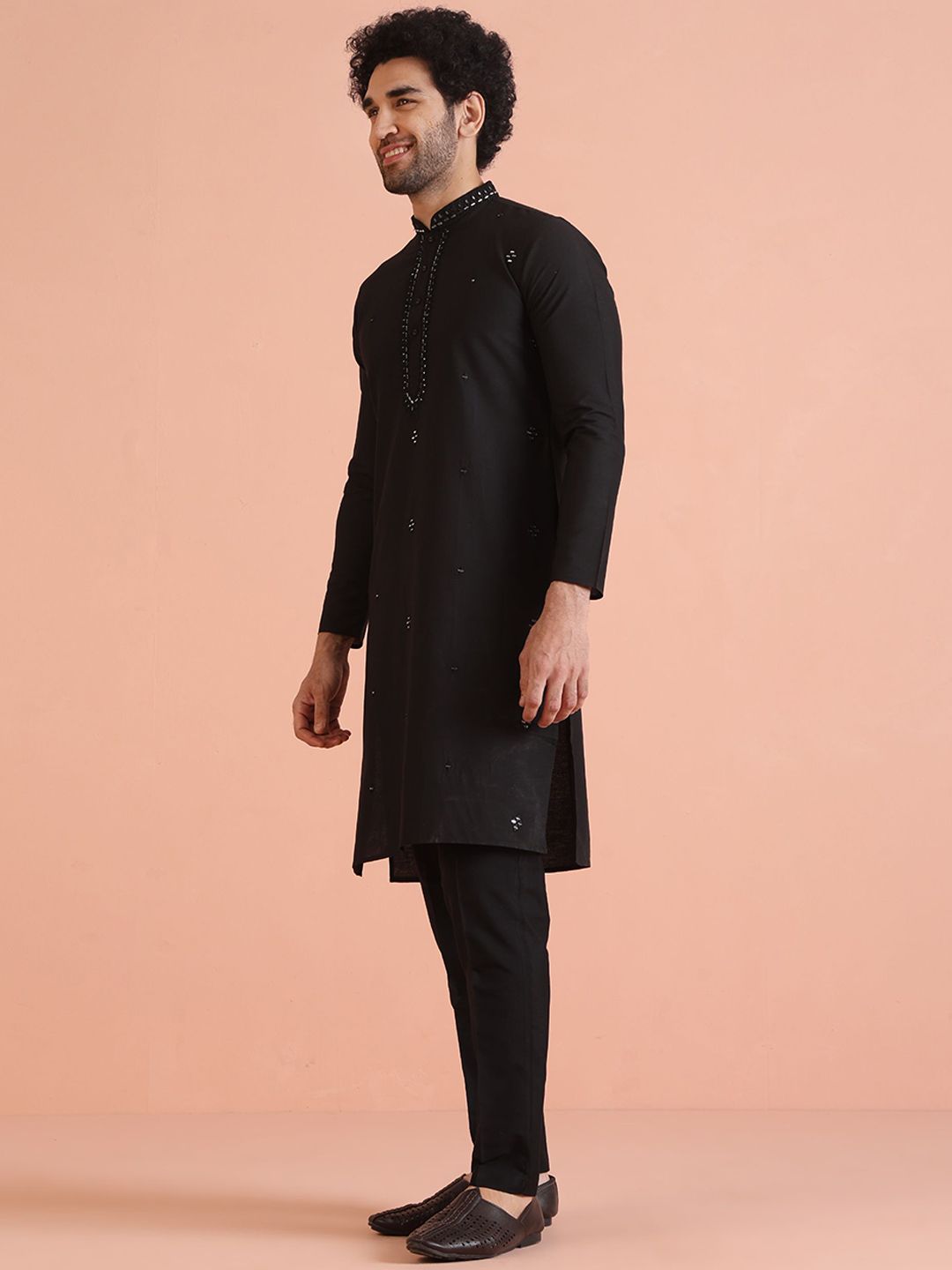 KISAH Geometric Embroidered Mirror Work Kurta