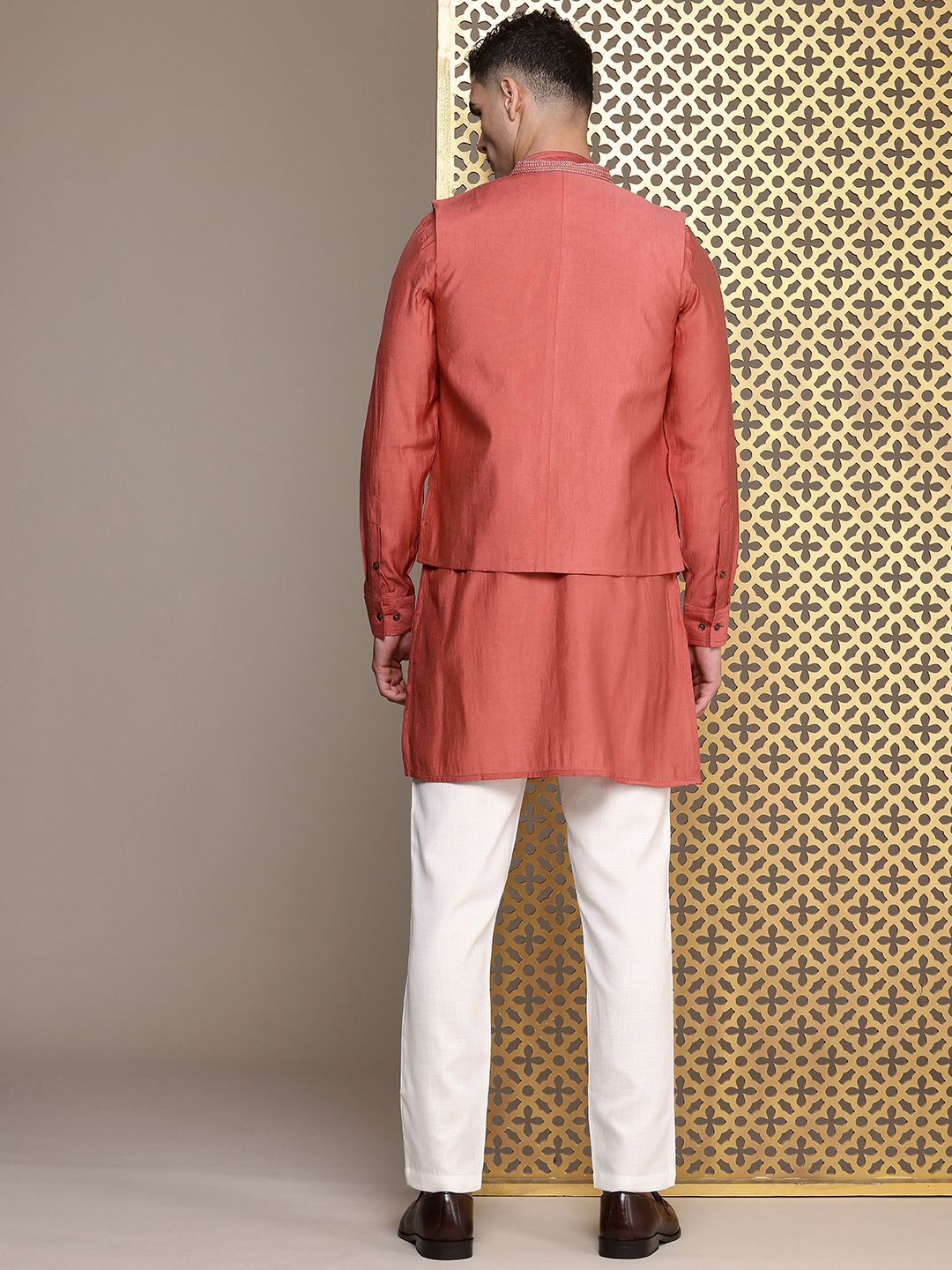 House of Pataudi Band Collar Thread Work Detailed Jashn Kurta with Trousers