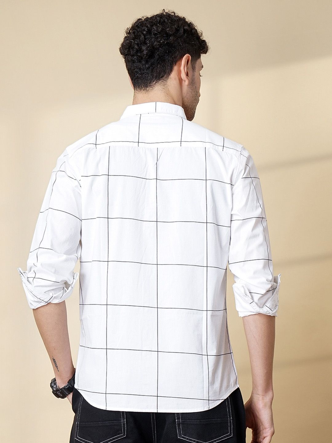 The Indian Garage Co Men White & Black Slim Fit Checked Casual Shirt