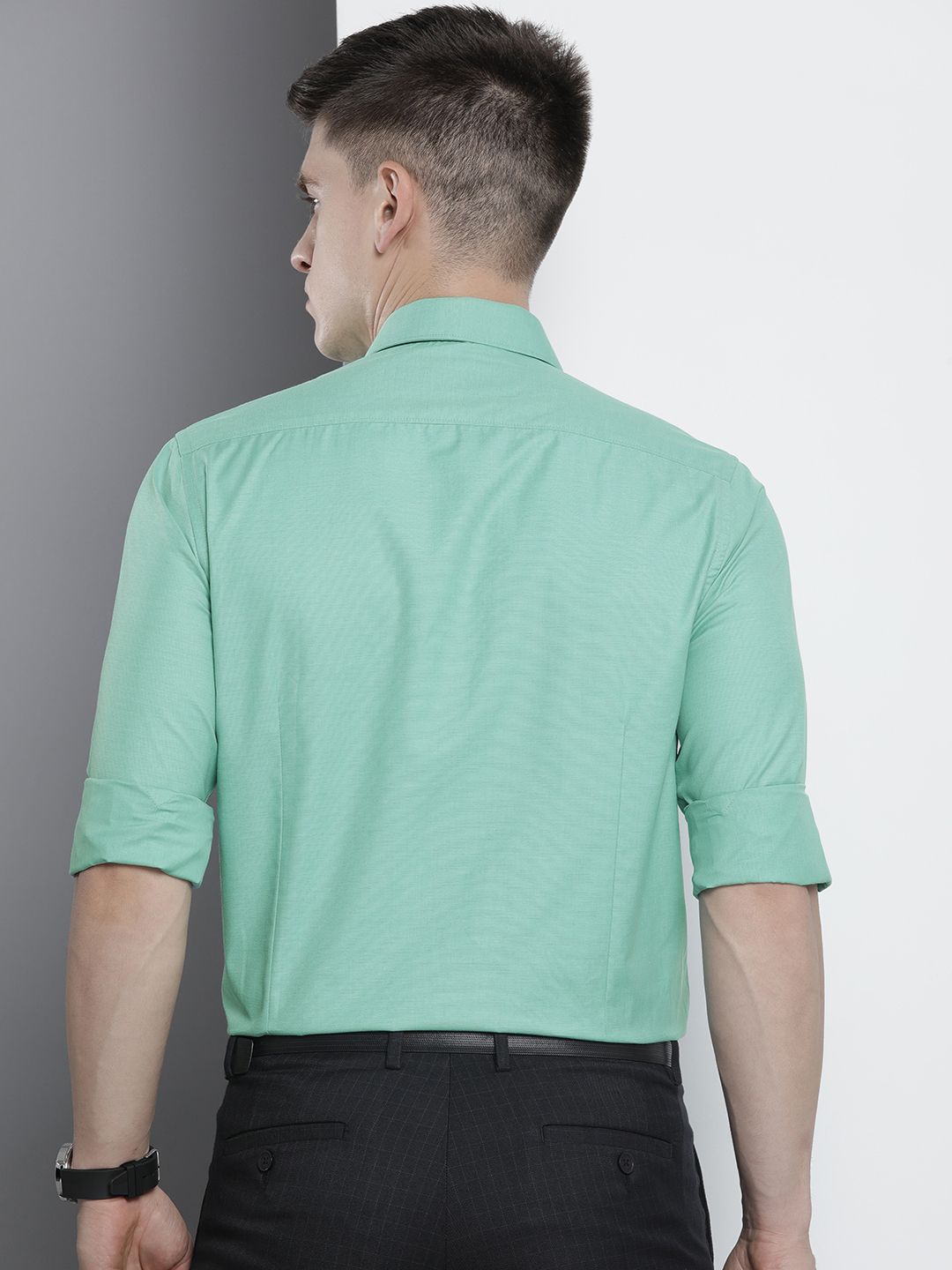 The Indian Garage Co. X Luxe Men Solid Slim Fit Opaque Formal Shirt