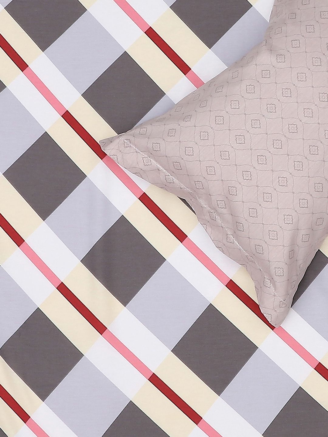 Monte Carlo Purple & Grey Geometric Cotton 200 TC Queen Bedsheet With 2 Pillow Covers
