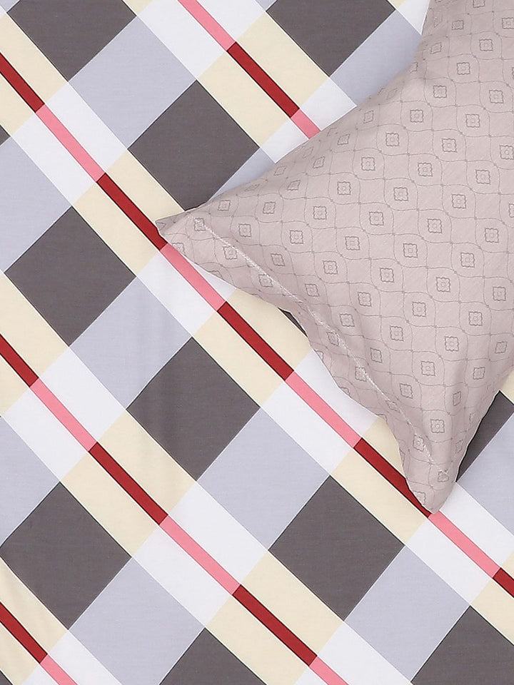 Monte Carlo Purple & Grey Geometric Cotton 200 TC Queen Bedsheet With 2 Pillow Covers