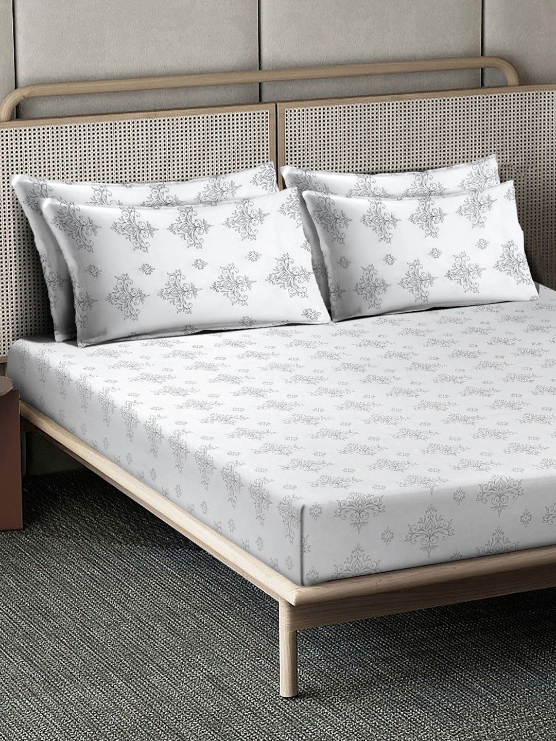 KLOTTHE Off White Printed Flat 400TC Pure Cotton Super King Bedsheet & 4 Pillow Covers
