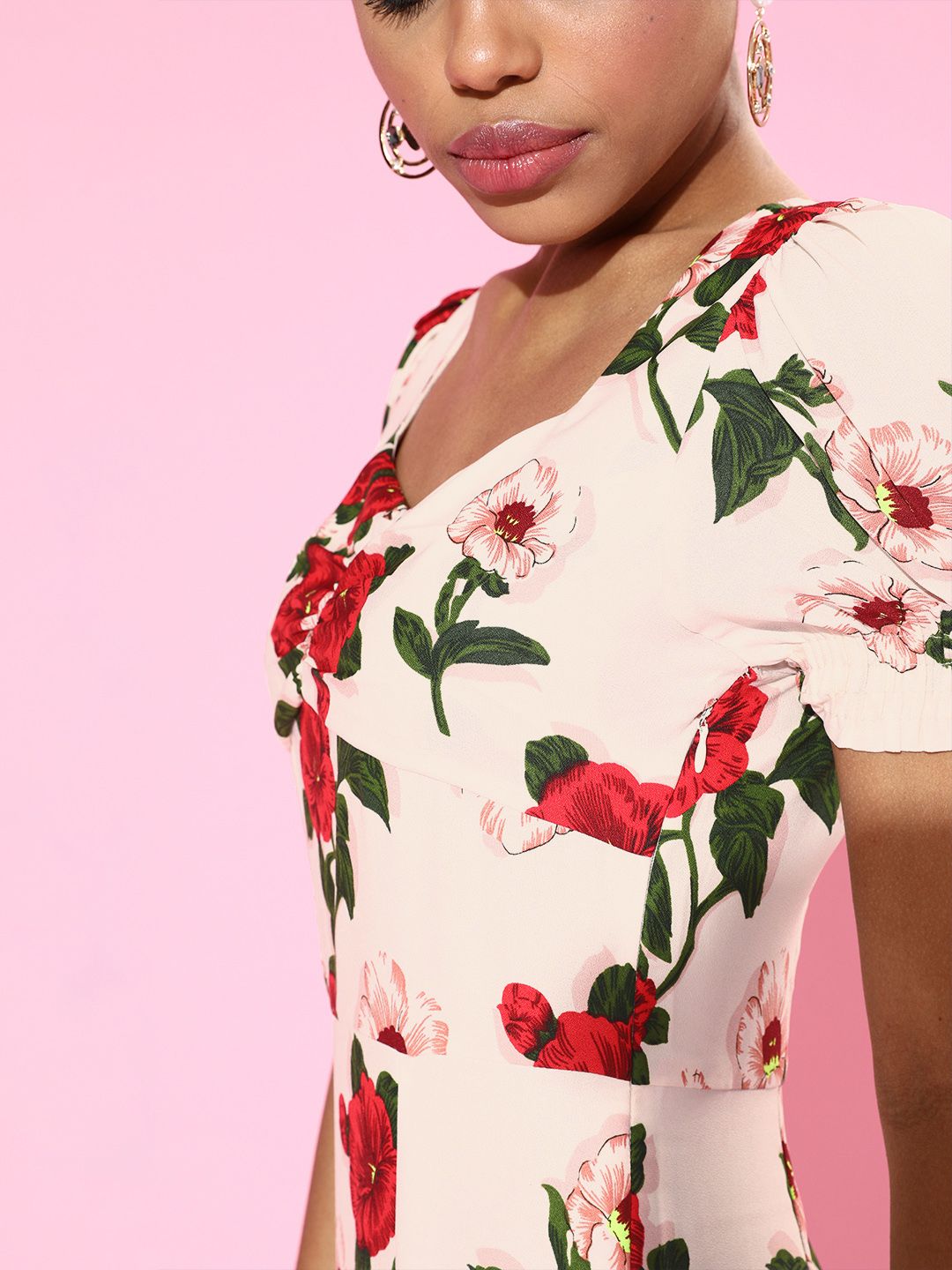 Berrylush Women Peaceful White Floral Sweetheart Neck Dress
