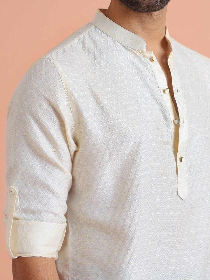 KISAH Men Embroidered Thread Work Short Kurta