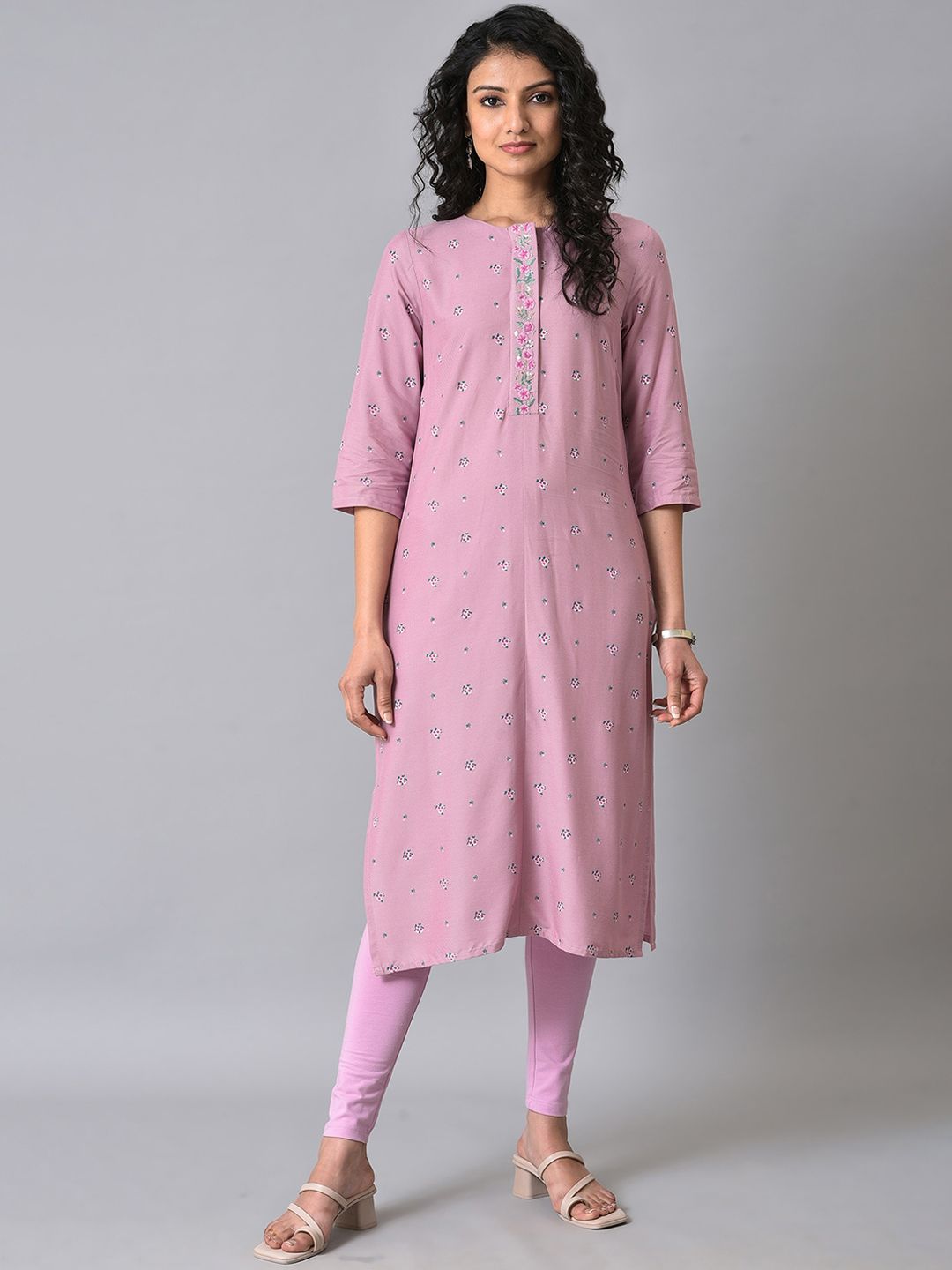 W Floral Embroidered Thread Work Kurta