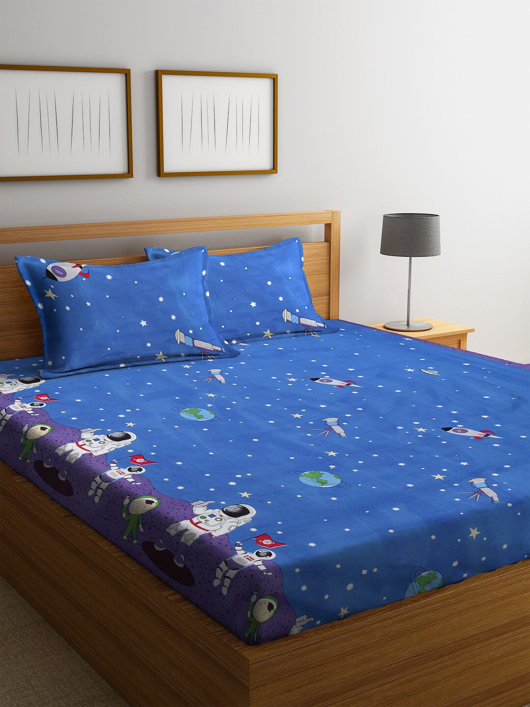 KLOTTHE Blue & White Conversational 300 TC 1 King Bedsheet with 2 Pillow Covers