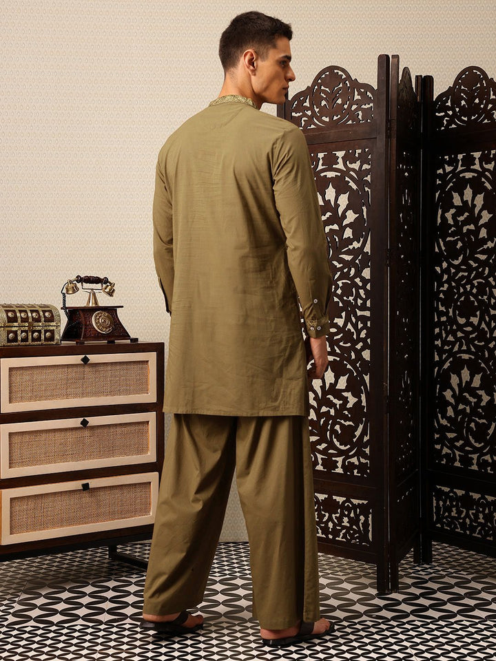 House of Pataudi Floral Yoke Design Thread Work Pure Cotton Jashn Kurta with Trousers