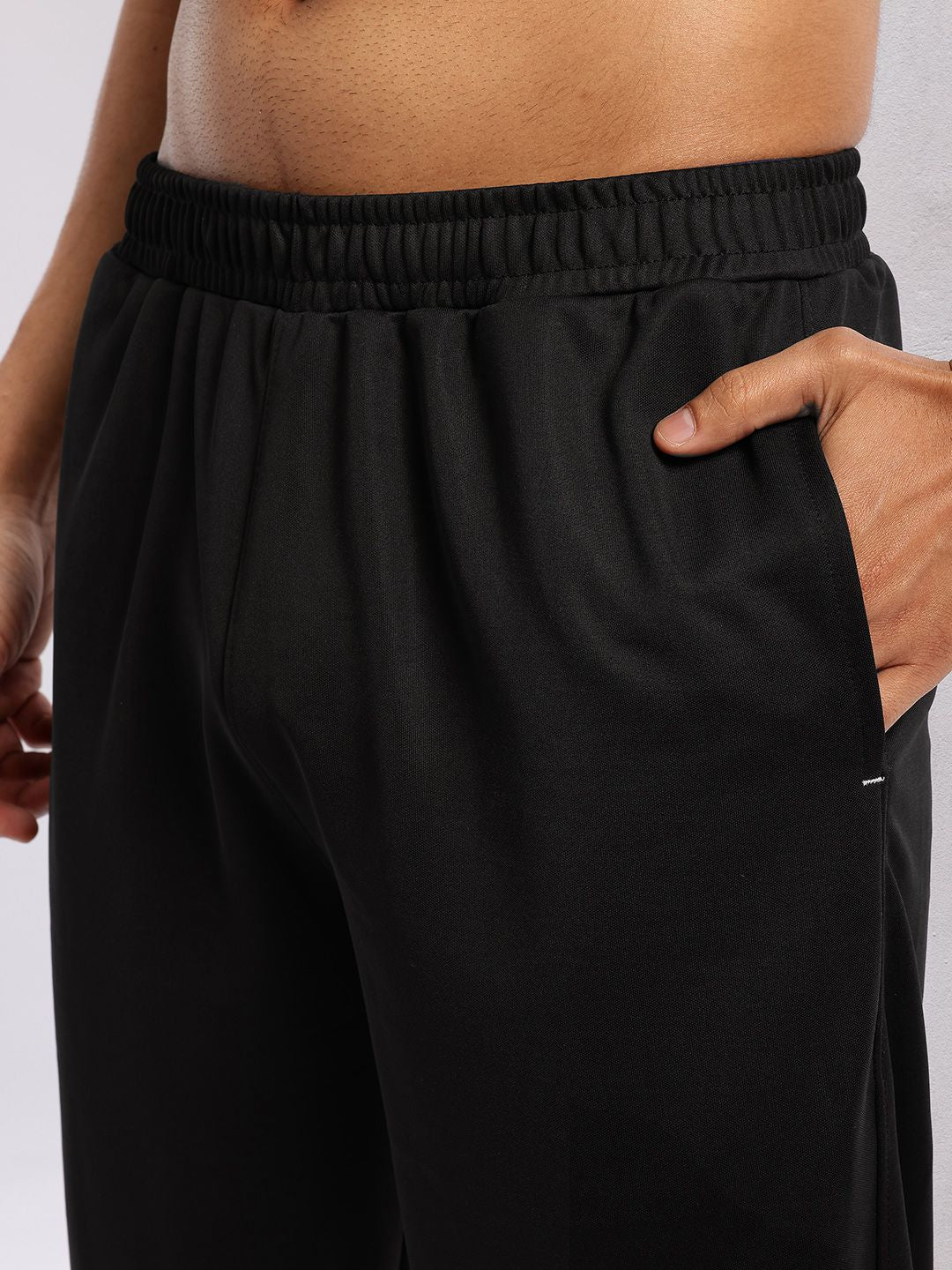 HRX oleh Hrithik Roshan Men Brand Logo Cetak Perincian Mid-Rise Rapid-Dry Joggers