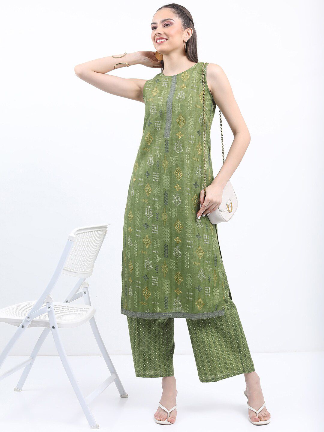Vishudh Ethnic Motifs Printed Sleeveless Regular Kurta With Palazzos