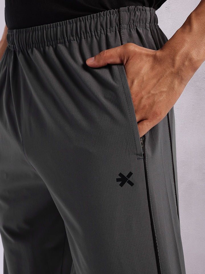 HRX oleh Hrithik Roshan Men Mid-Rise Rapid-Dry Paneled Stelyle Joggers
