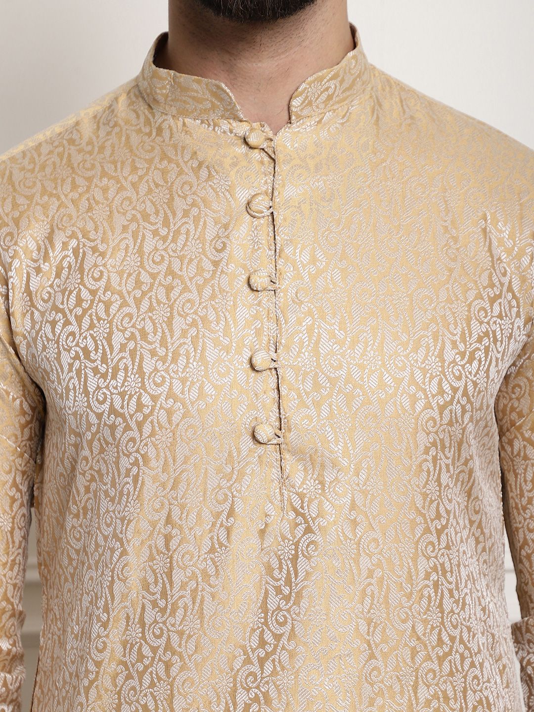 SOJANYA Men Gold-Toned & Cream-Coloured Ethnic Motifs Jacquard Kurta
