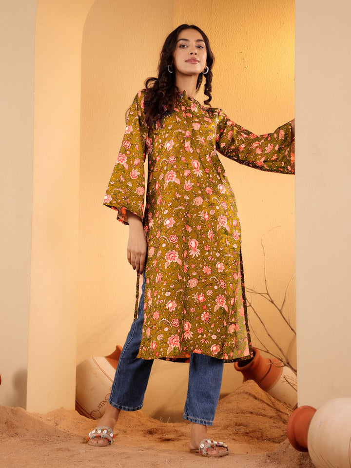 Varanga Floral Printed Mandarin Collar Flared Sleeves Straight Kurta