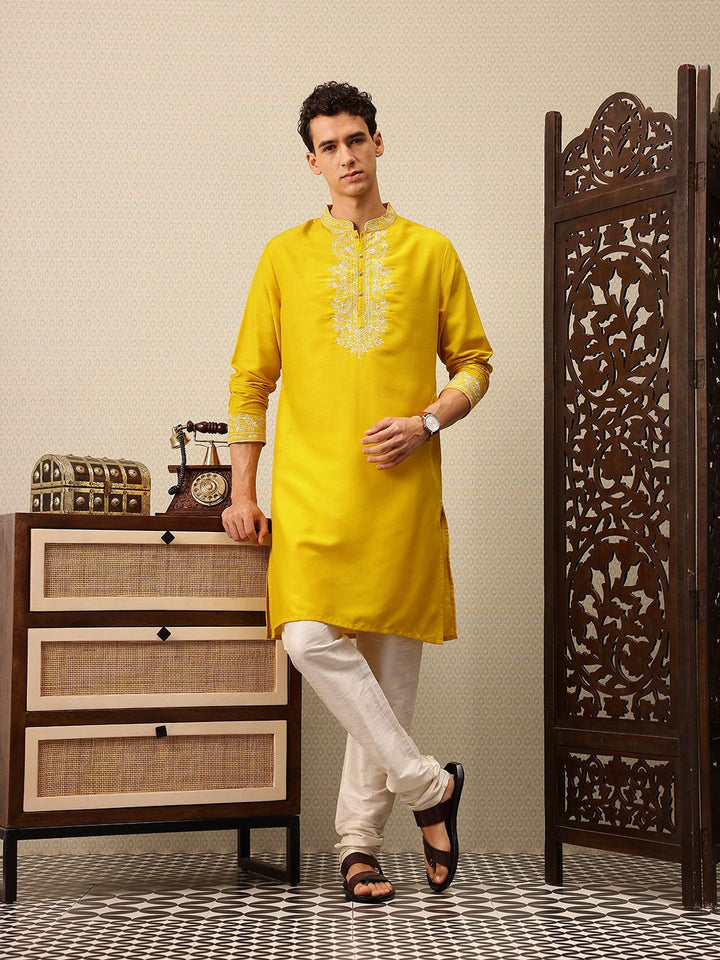 House of Pataudi Floral Embroidered Sequinned Detail Jashn Kurta