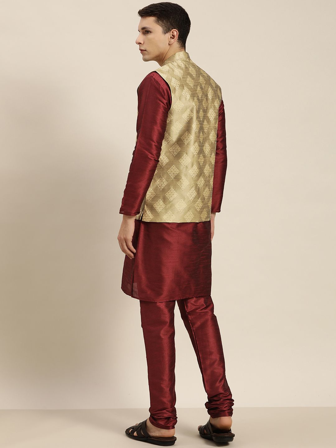SOJANYA Men Maroon Kurta with Churidar