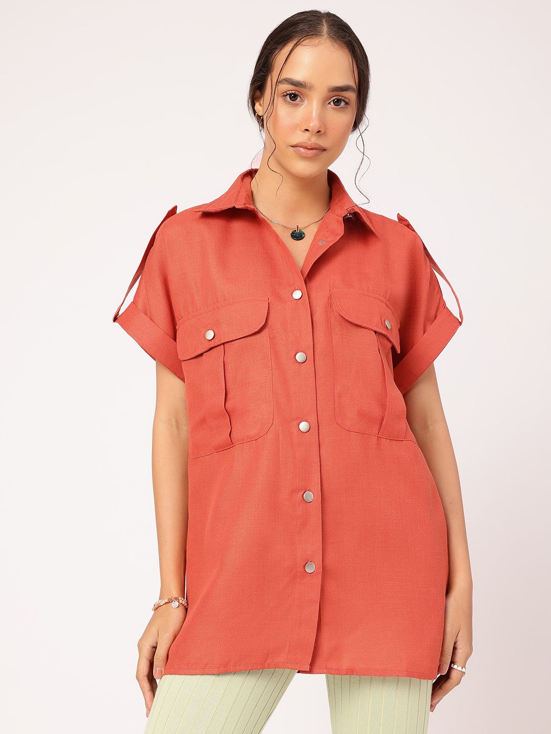 DressBerry Flex Pockets Roll-Up Sleeves Longline Shirt