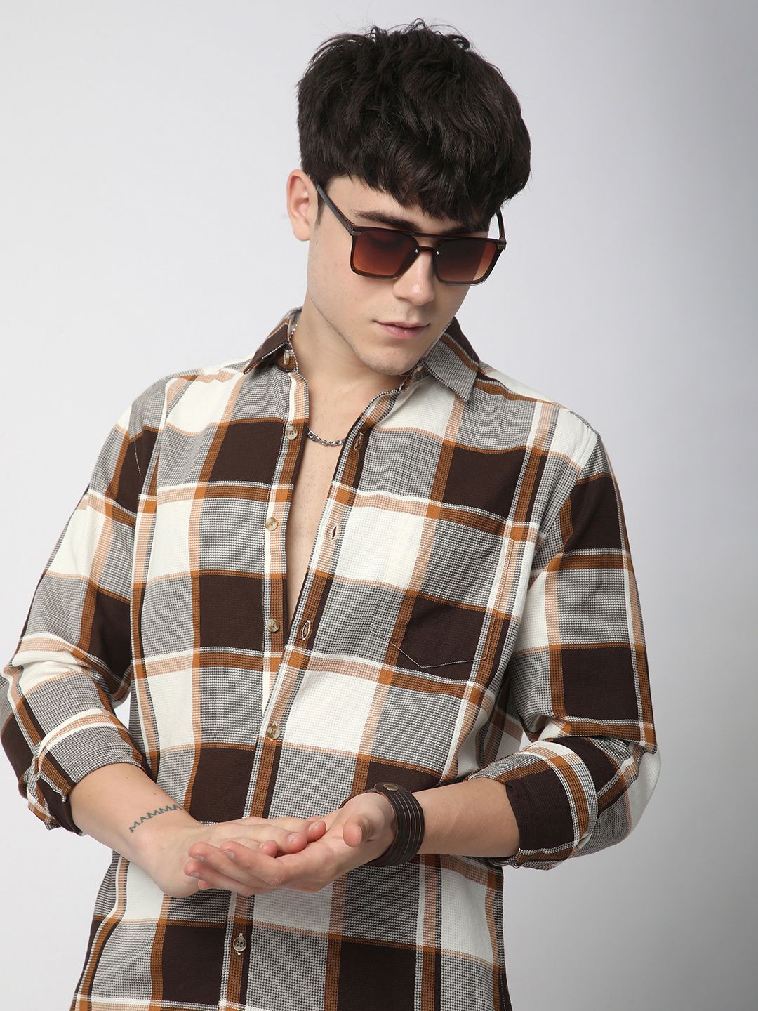 VASTRADO Men Classic Slim Fit Cutaway Collar Gingham Checked Cotton Casual Shirt