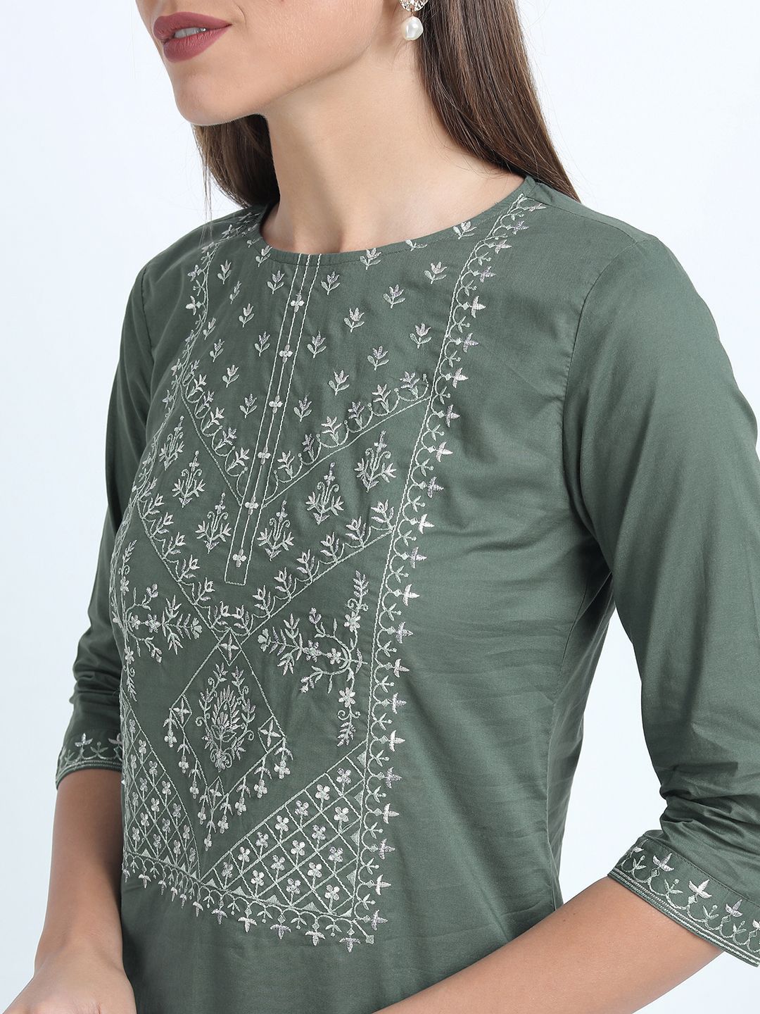 Vishudh Green Floral Embroidered Round Neck Thread Work Straight Kurta