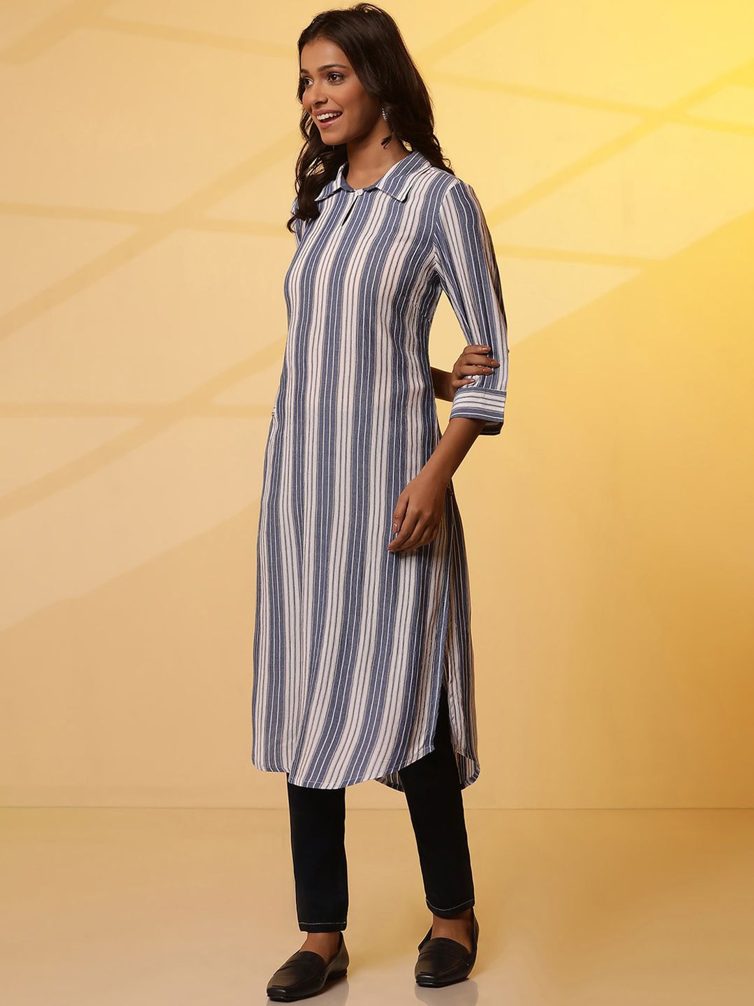 AURELIA Striped Keyhole Neck Three-Quarter Sleeves Straight Kurta