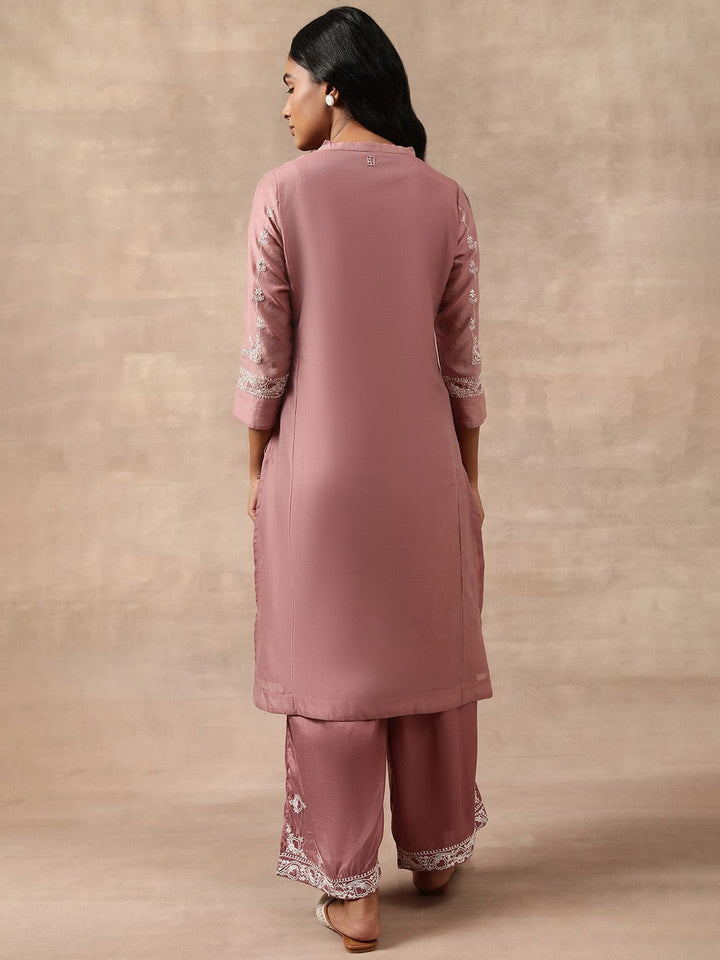 W The Folksong Collection Thread Work Embroidered Cotton Silk Straight Kurta