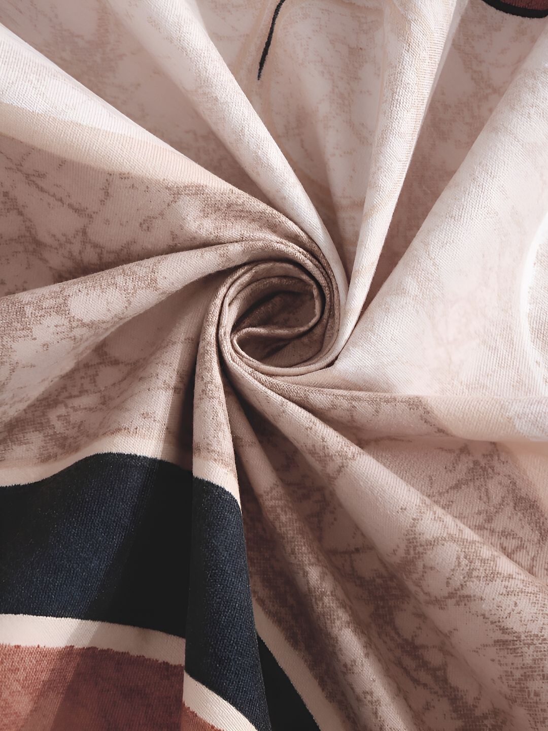 KLOTTHE Brown & Cream Geometric Printed 300 TC Fitted King Bedsheet With 2 Pillow Cover