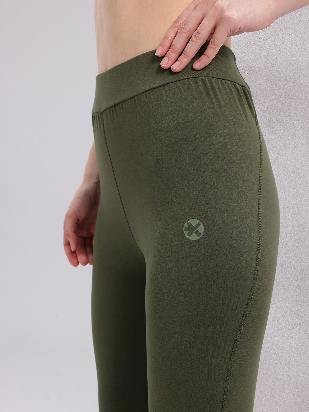 HRX by Hrithik Roshan Women Mid-Rise Cropped Skinny Fit Yoga Tights