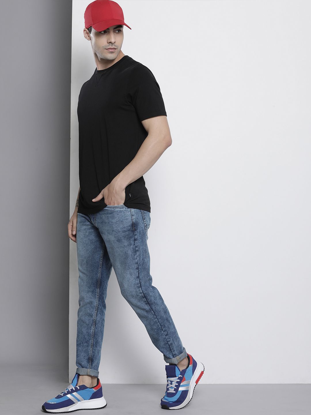 The Indian Garage Co Men Blue Slim Fit Light Fade Stretchable Jeans