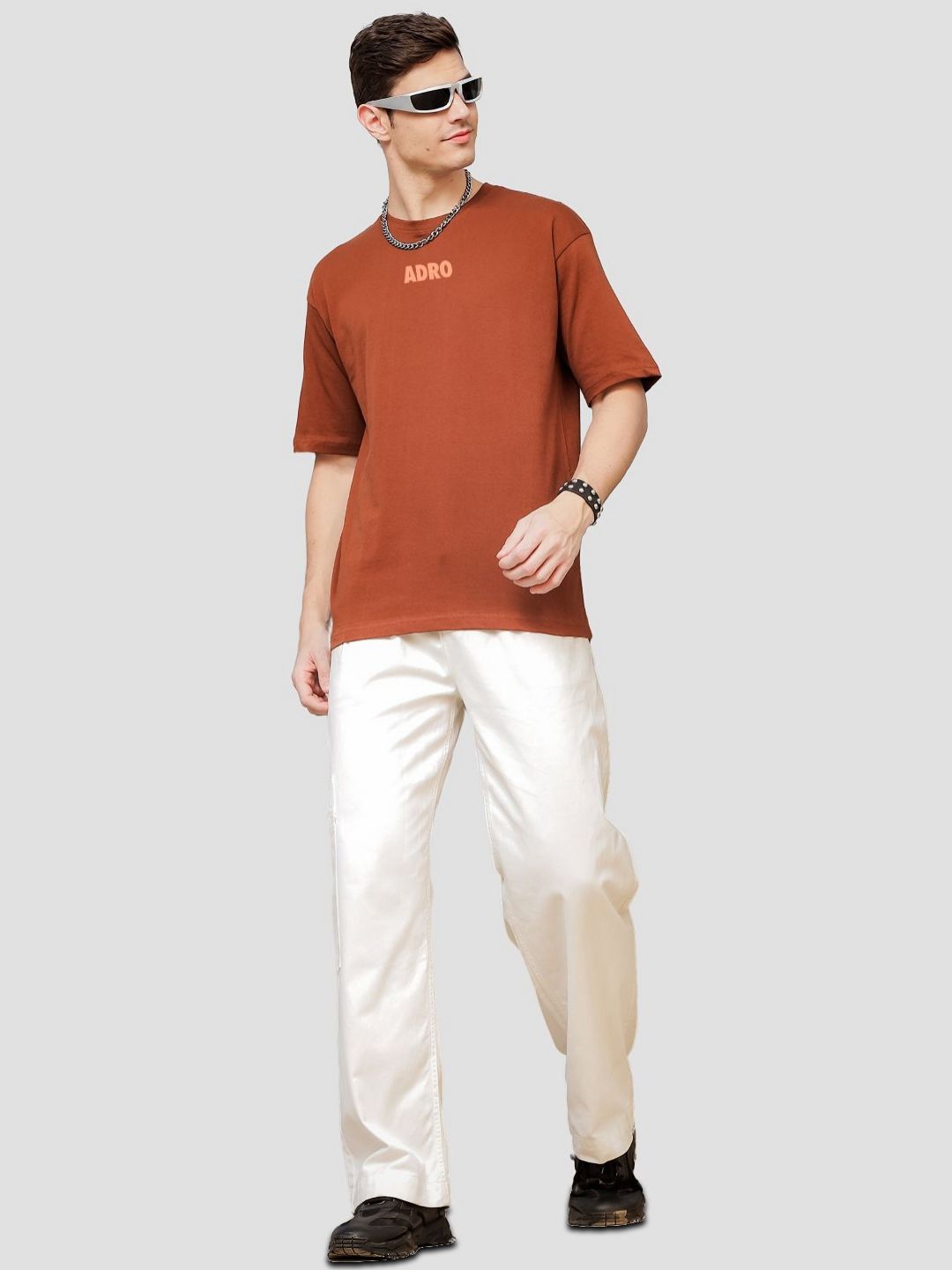 ADRO Men Printed V-Neck Applique T-shirt