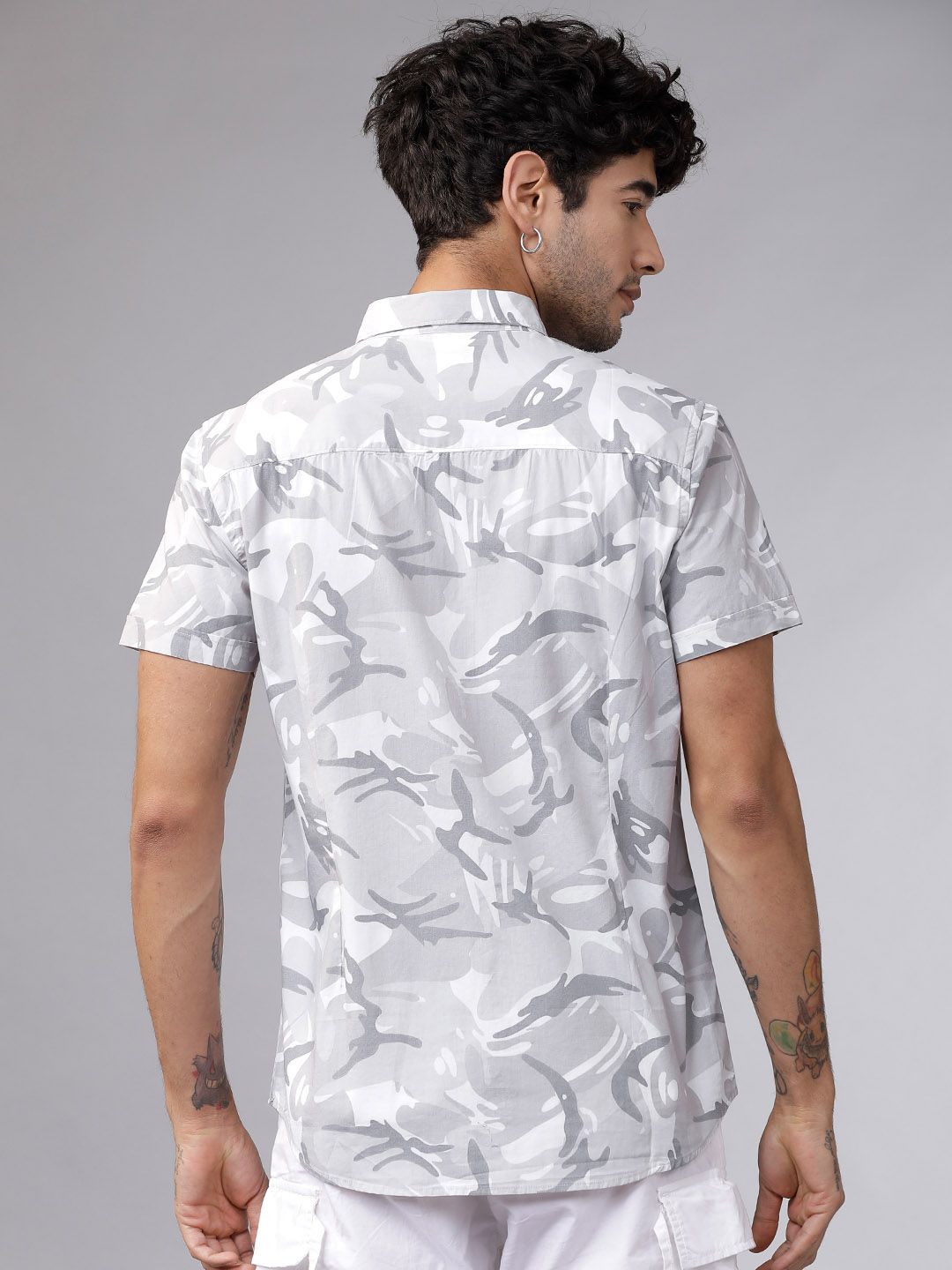 HIGHLANDER Men White & Grey Slim Fit Camouflage Printed Casual Shirt