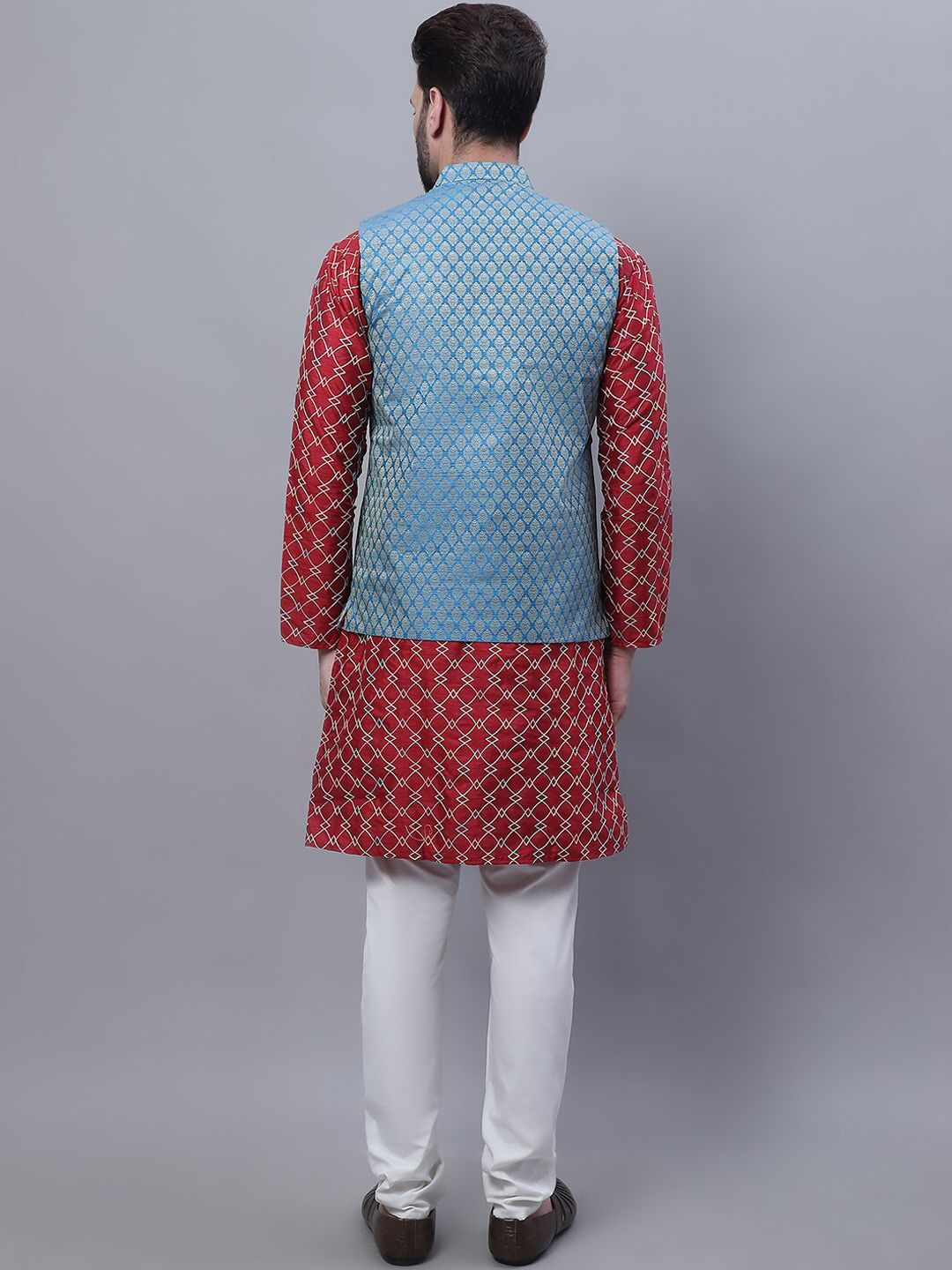 SOJANYA Embroidered Regular Kurta With Pyjamas & Nehru Jacket