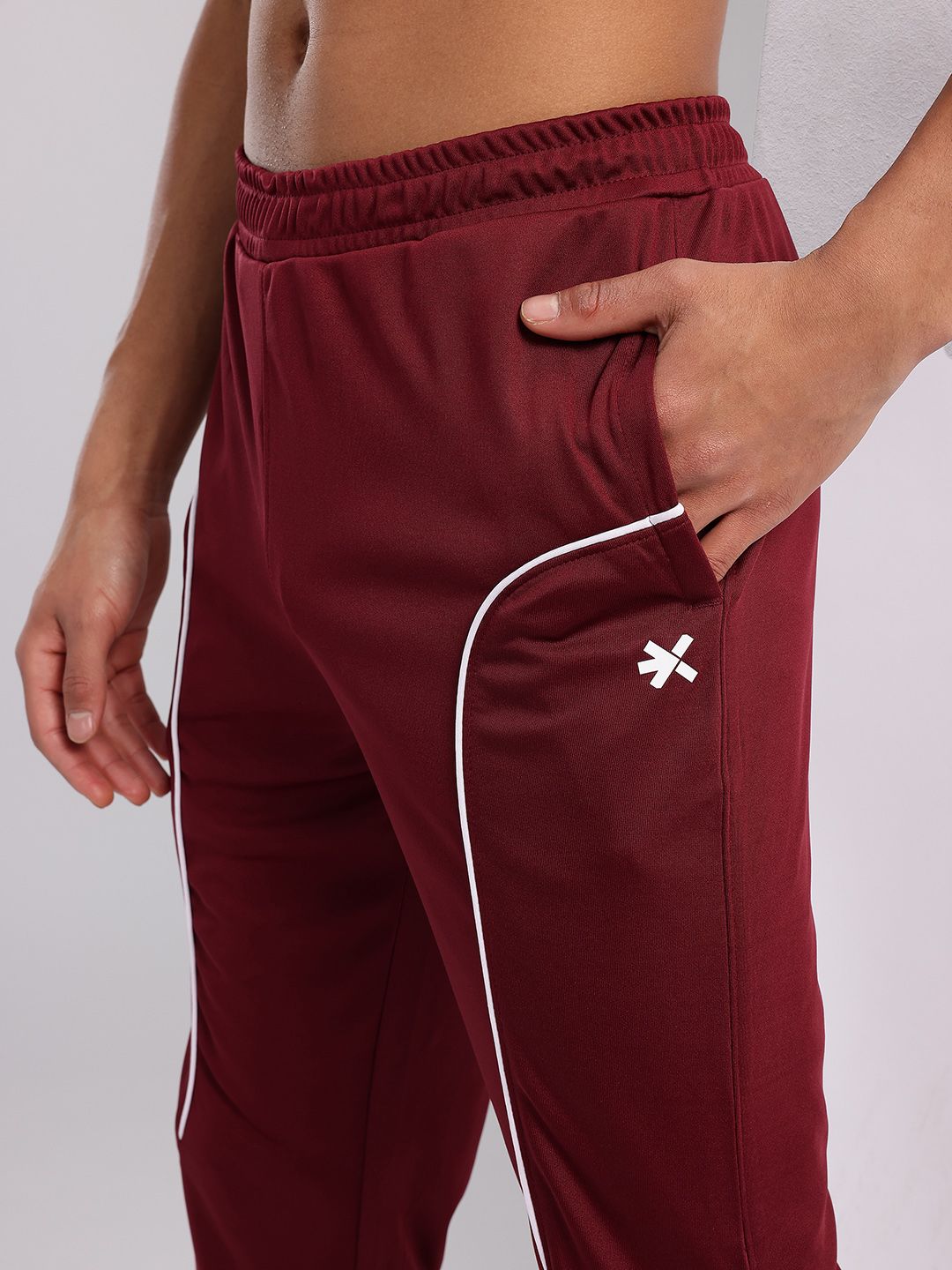 HRX by Hrithik Roshan Men Mid-Rise Rapid-Dry Training Joggers with Contrast Piping