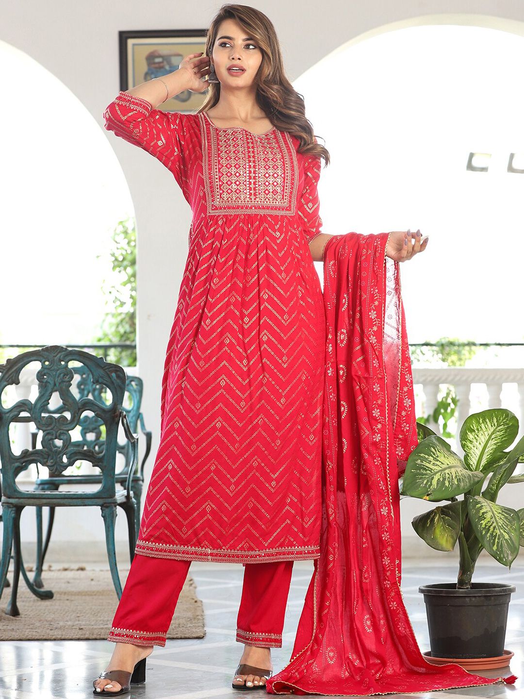 Vishudh Bandhani Embroidered Regular Kurta with Trousers & Dupatta