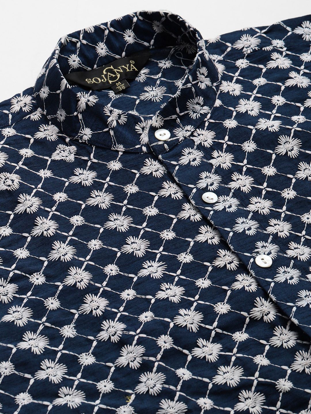 SOJANYA Men Navy Chikankari Sulam Kurta dengan Jaket Churidar & Nehru