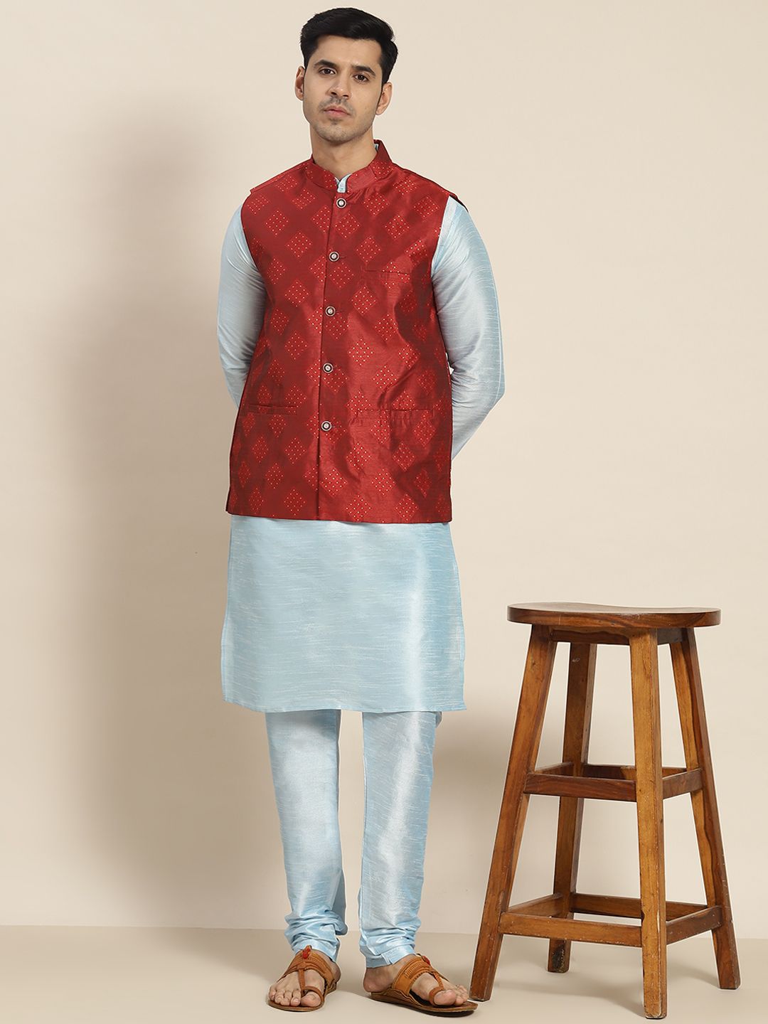 SOJANYA Kurta Biru Lelaki dengan Churidar dengan Jaket Nehru