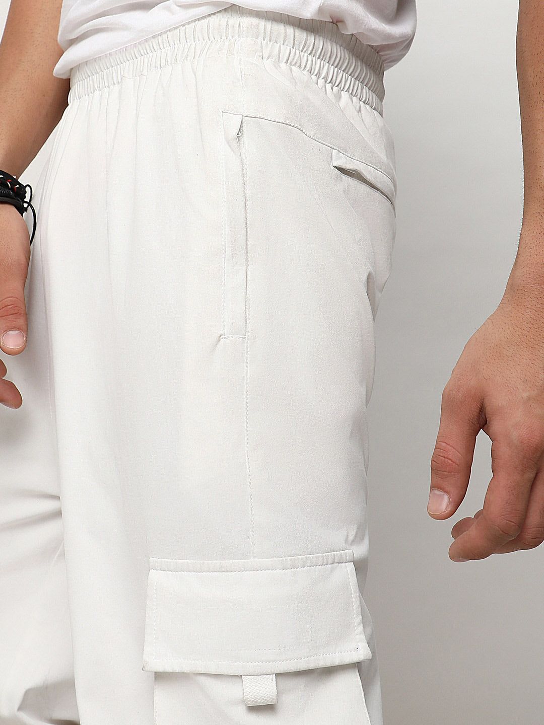 Campus Sutra Men Relaxed Loose Fit Easy Wash Joggers Trousers