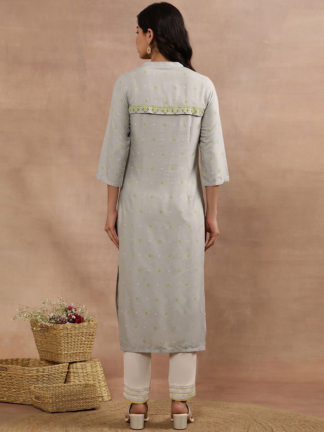 W Grey Geometric Printed Mandarin Collar Straight Kurta with Trousers