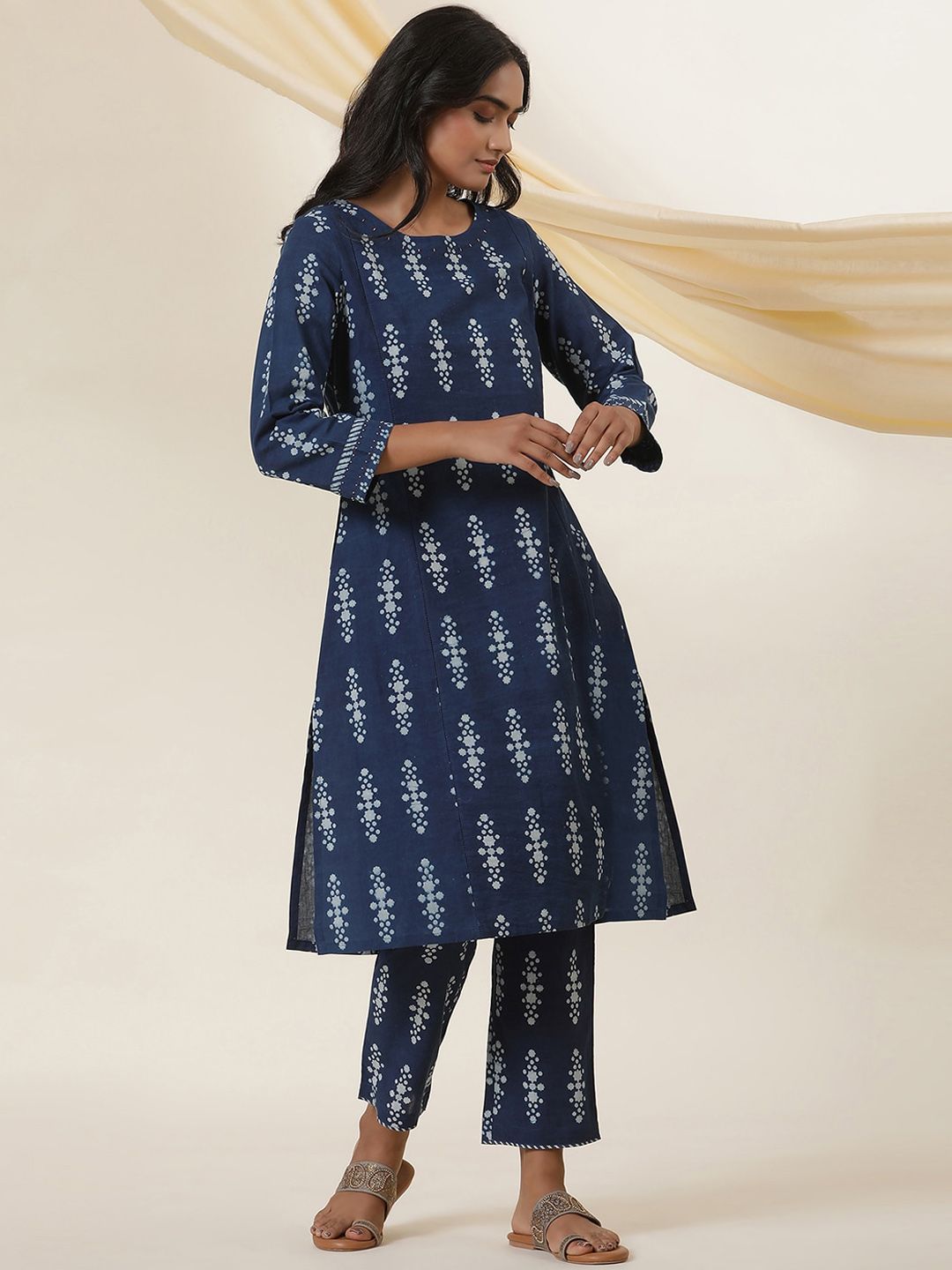 W Floral Printed Round Neck Cotton Straight Kurta