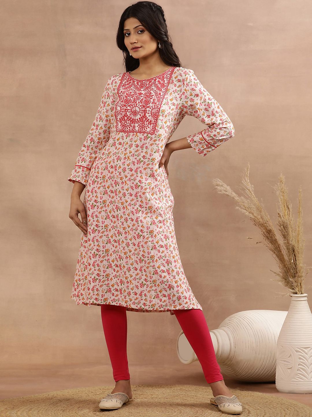 W White & Pink Floral Printed Thread Work Straight Kurta