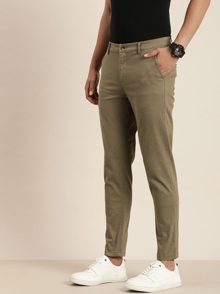 Difference of Opinion Men Solid Ankle-Length Chinos Trousers