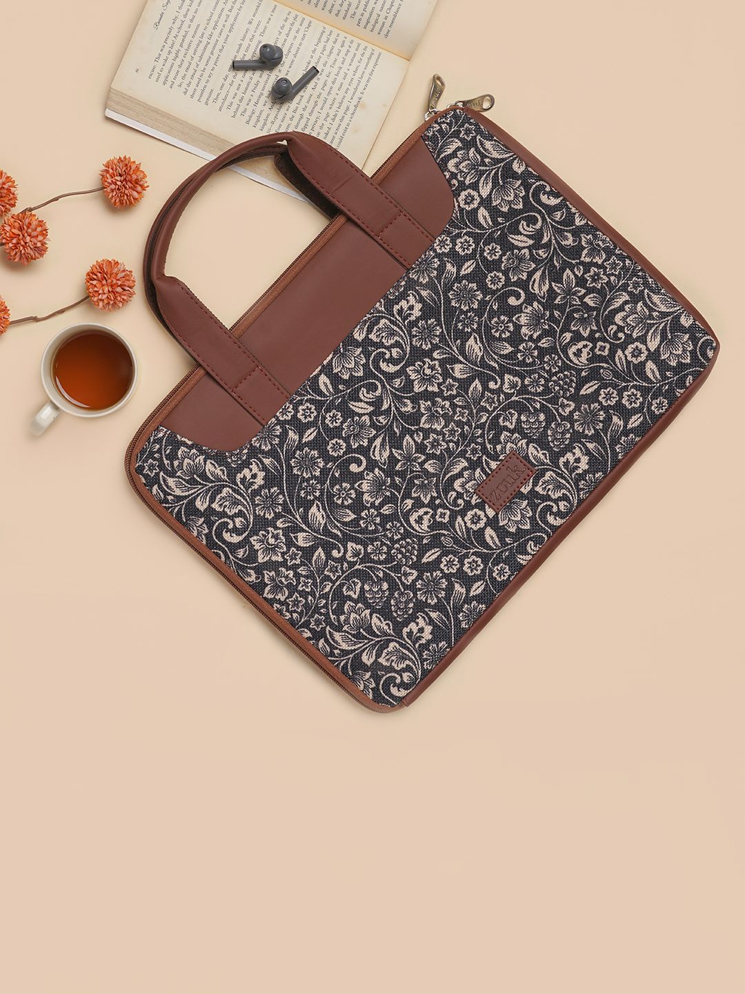 ZOUK Women Black & Blue Printed Jute Laptop Sleeve