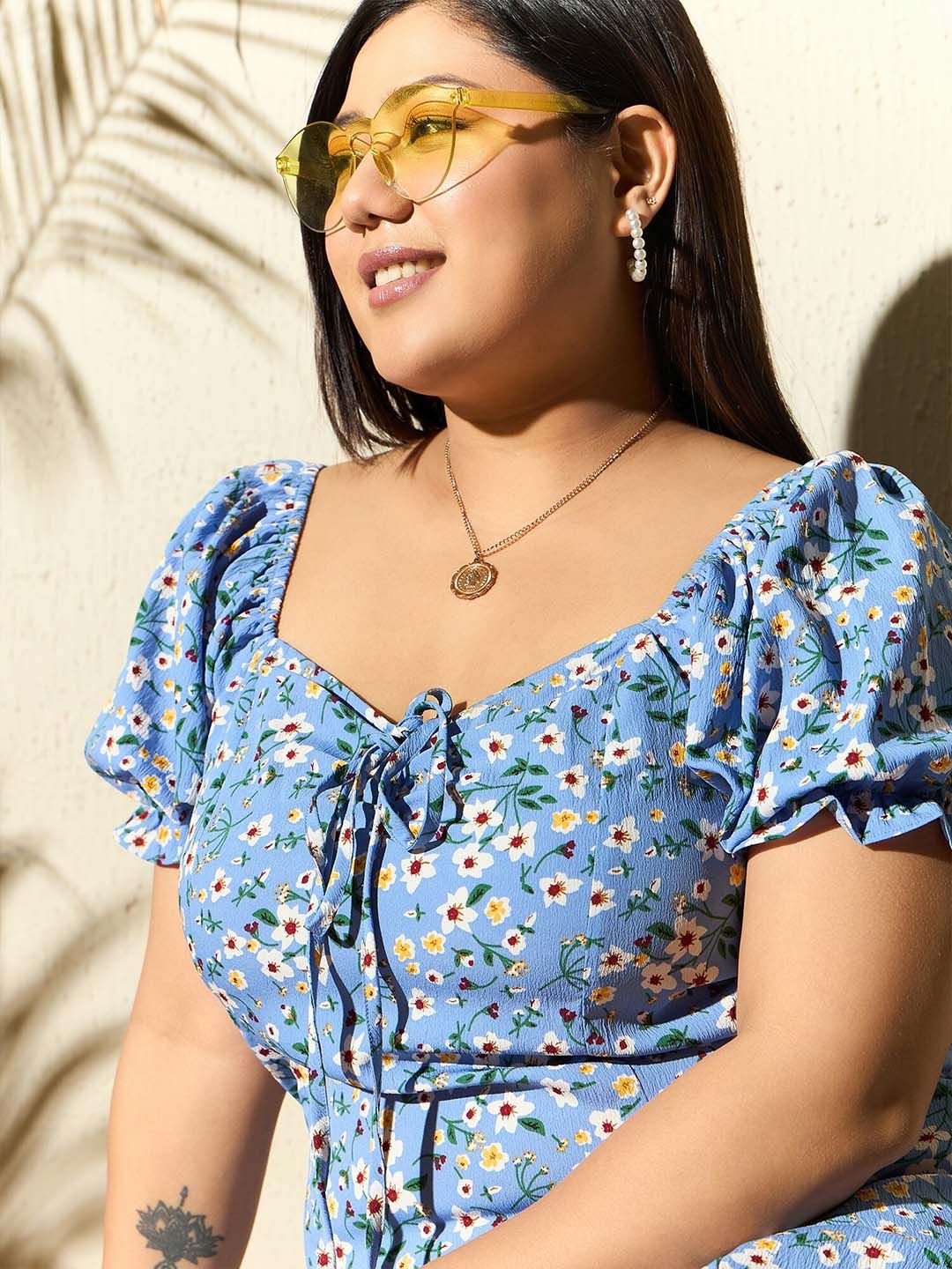 Berrylush Curve Plus Size Blue Froral Printed Dikumpulkan Dress A-Line Midi