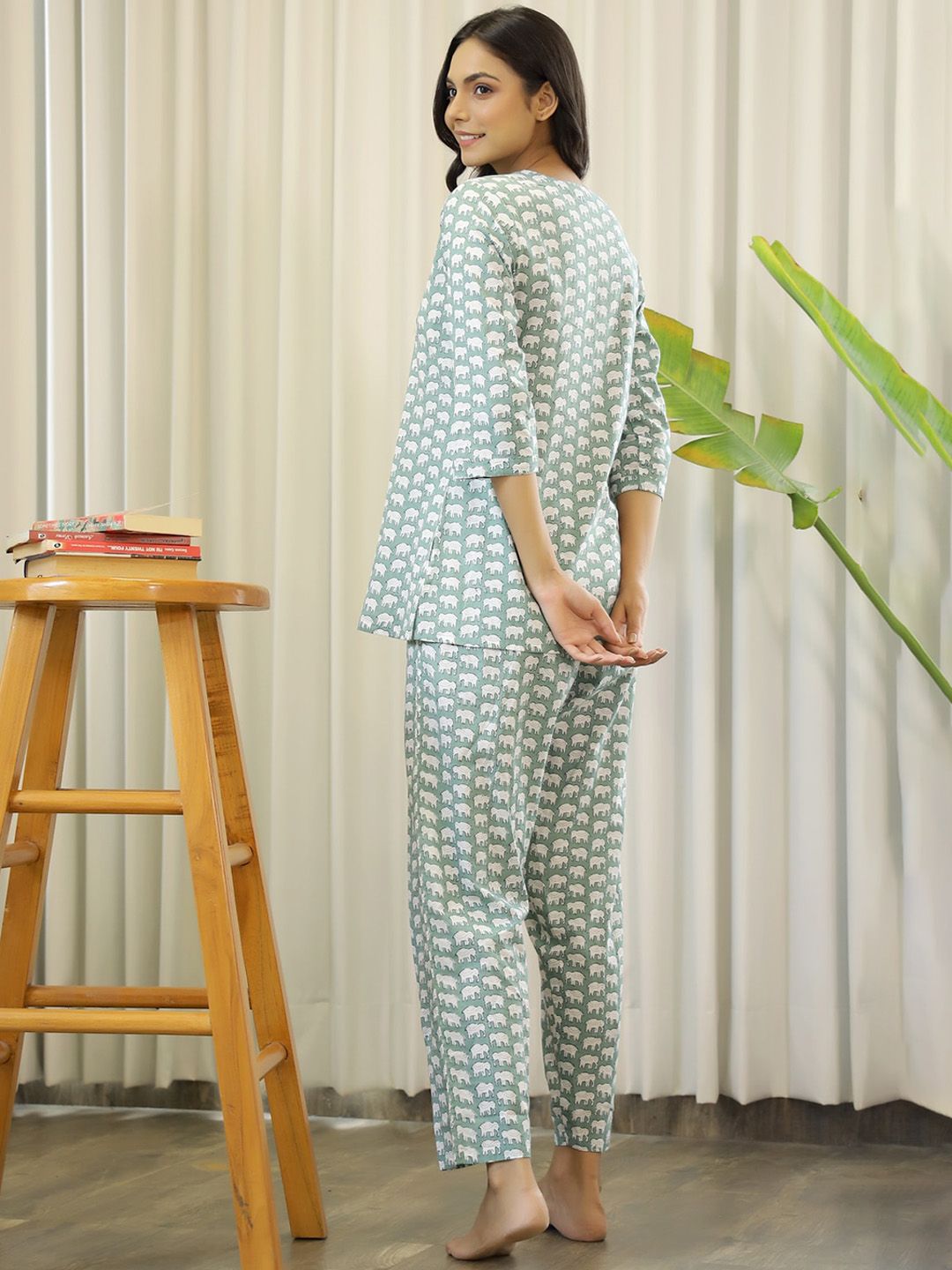 SANSKRUTIHOMES Women Green & White Printed Pure Cotton Night suit