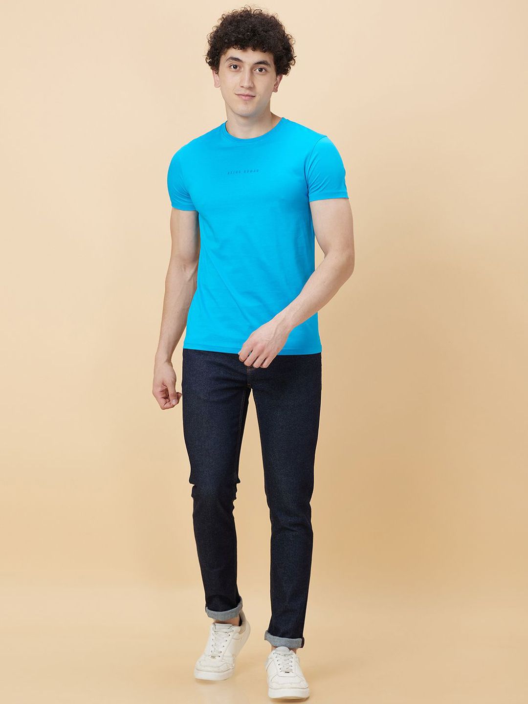 Menjadi lelaki manusia kurus jeans yang kurus