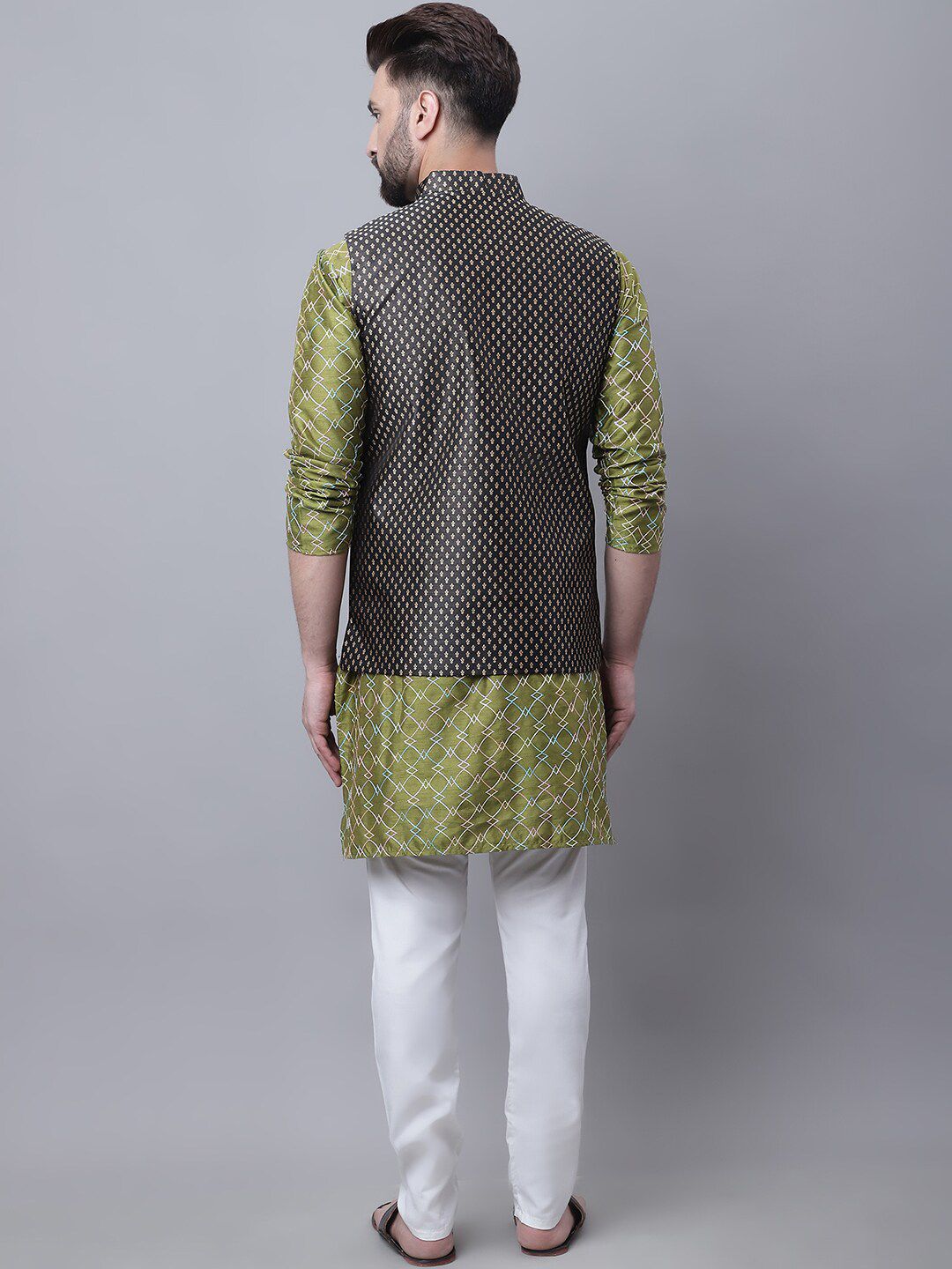 SOJANYA Ethnic Motifs Embroidered Regular Kurta with Pyjamas & Nehru Jacket