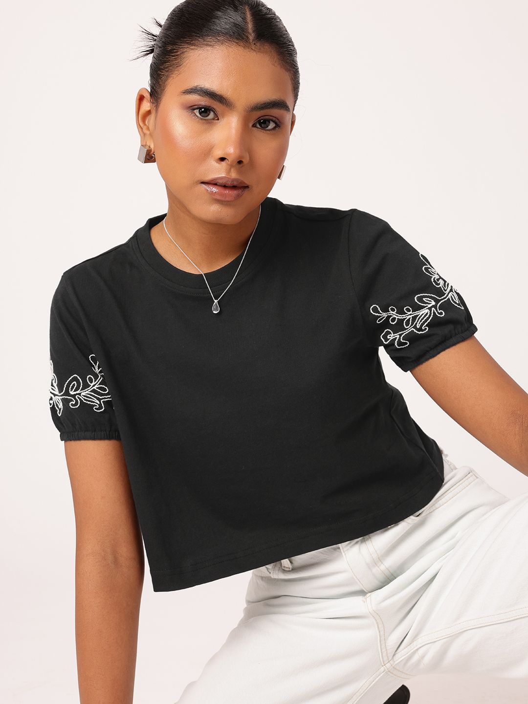 DressBerry Cute Exquisite Embroidery Crop Top