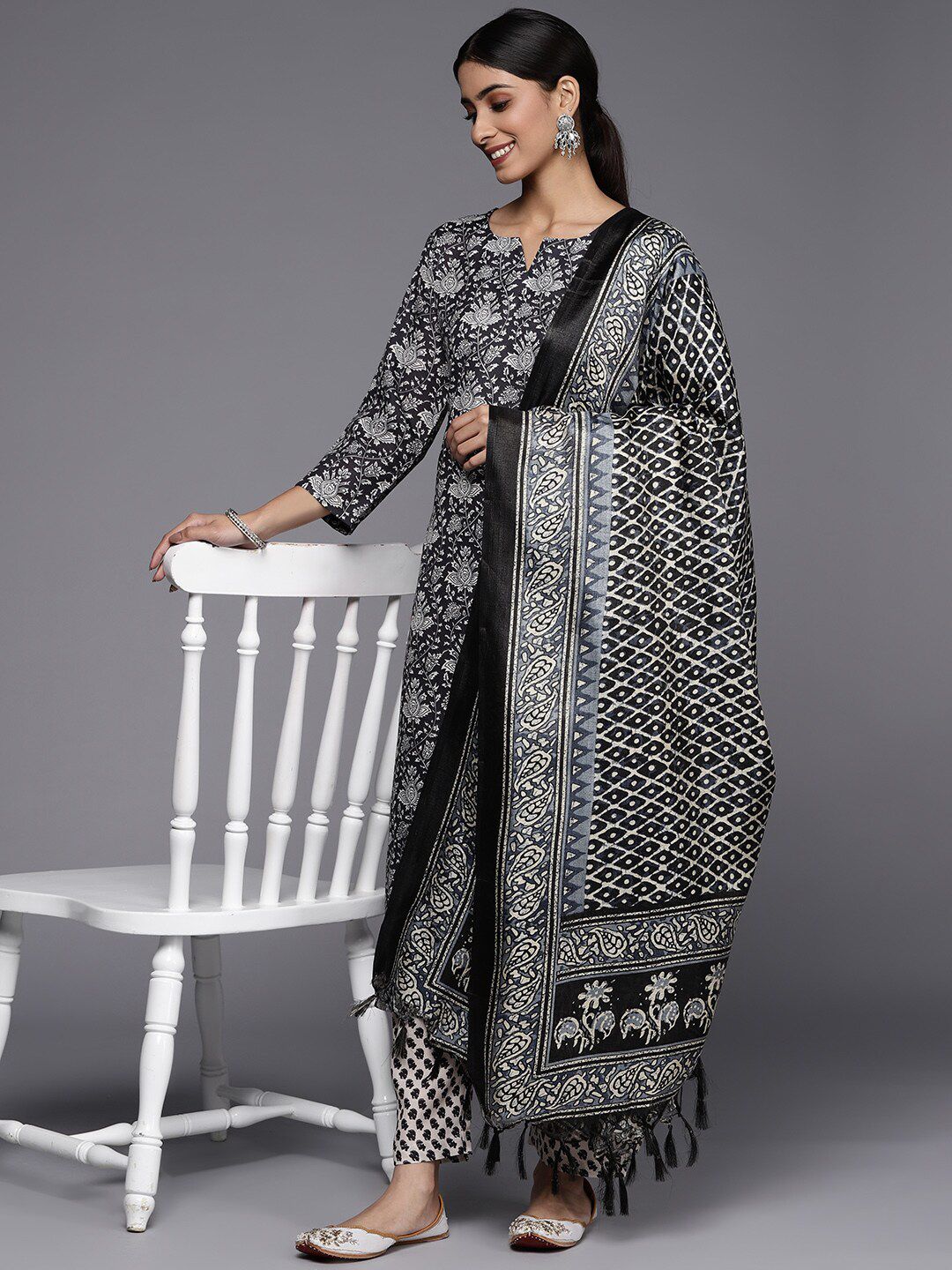 Varanga Women Digital Winter Printed Kurta Palazzo &Dupatta