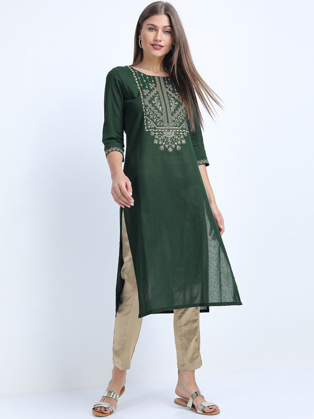 Vishudh Women Green Geometric Embroidered Straight Kurta